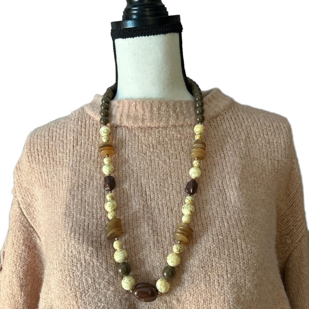 🔥New Vintag beaded 32” necklace brown, gold, cream metal, gold tone bead design
